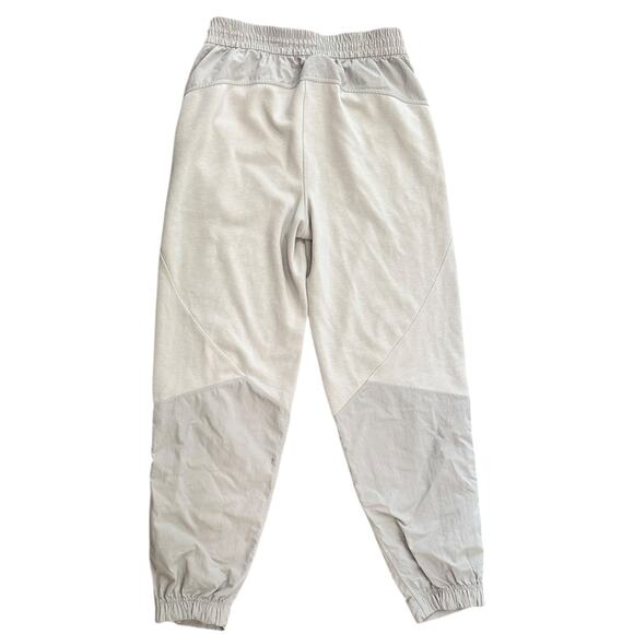 Lululemon Effortless Mid-Rise Pant - Picture 5 of 8